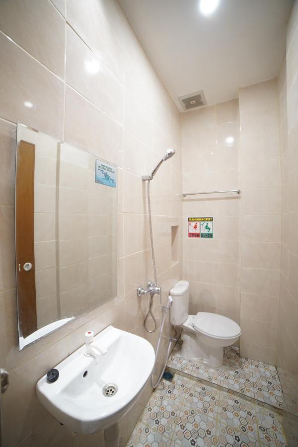 Oyo 90830 Multatuli Guest House Medan Exterior photo