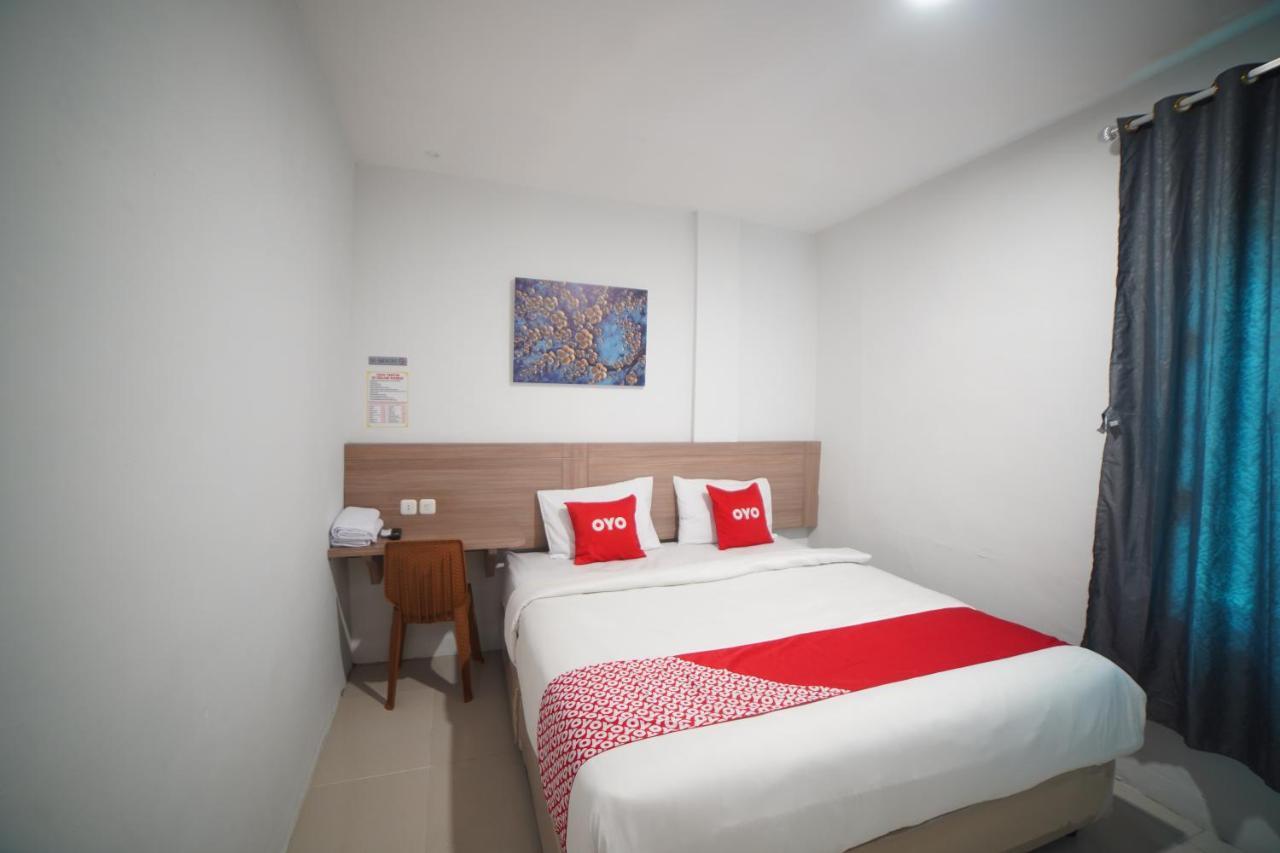 Oyo 90830 Multatuli Guest House Medan Exterior photo