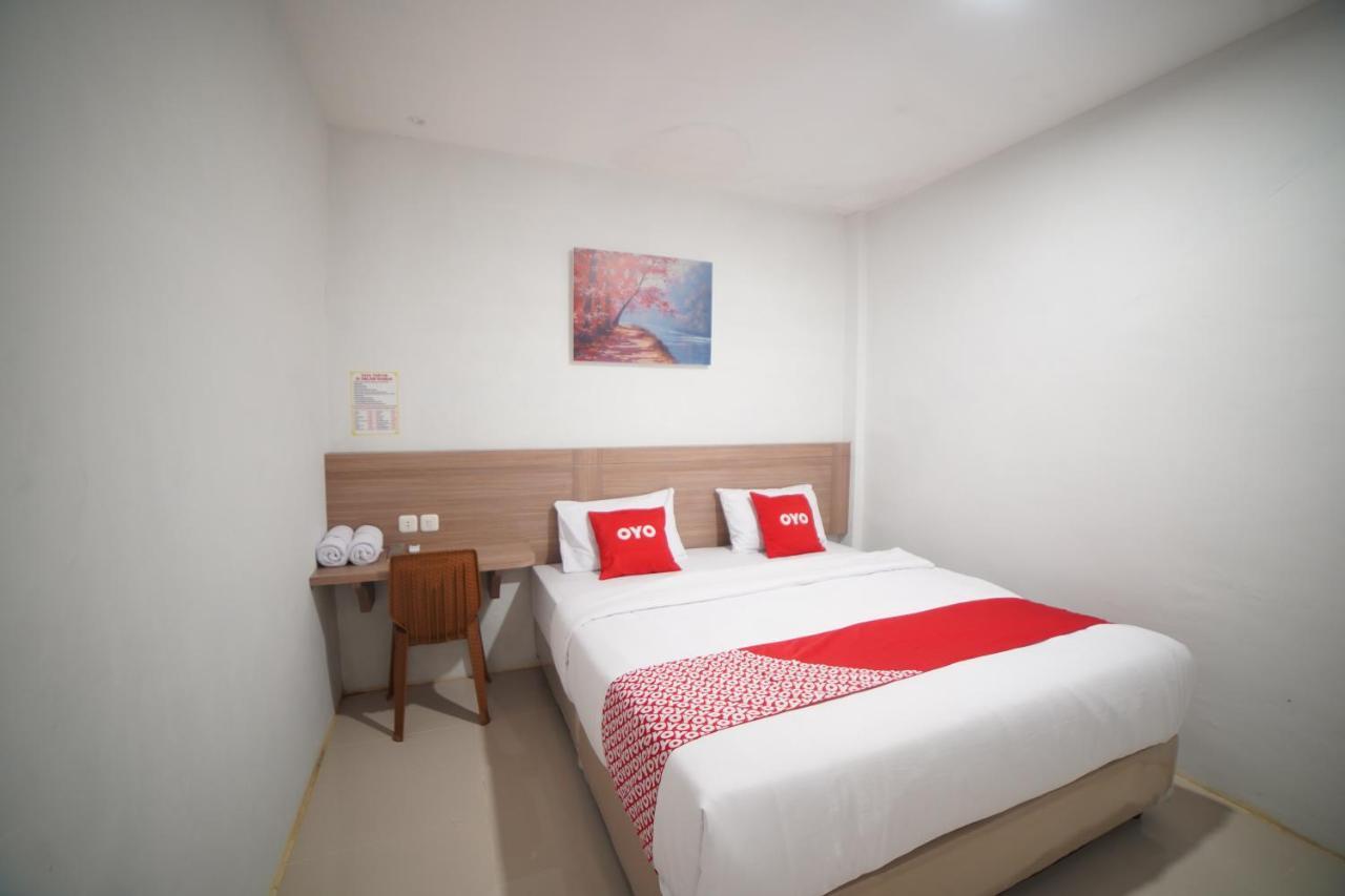 Oyo 90830 Multatuli Guest House Medan Exterior photo