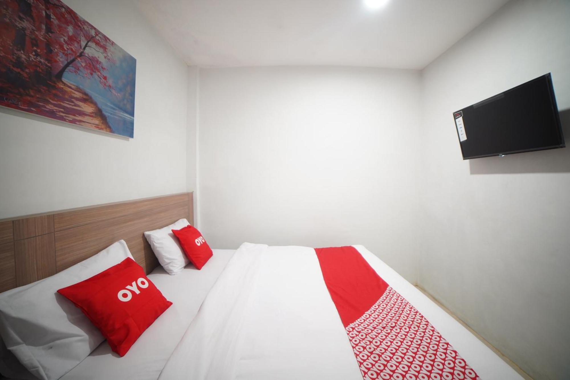 Oyo 90830 Multatuli Guest House Medan Exterior photo